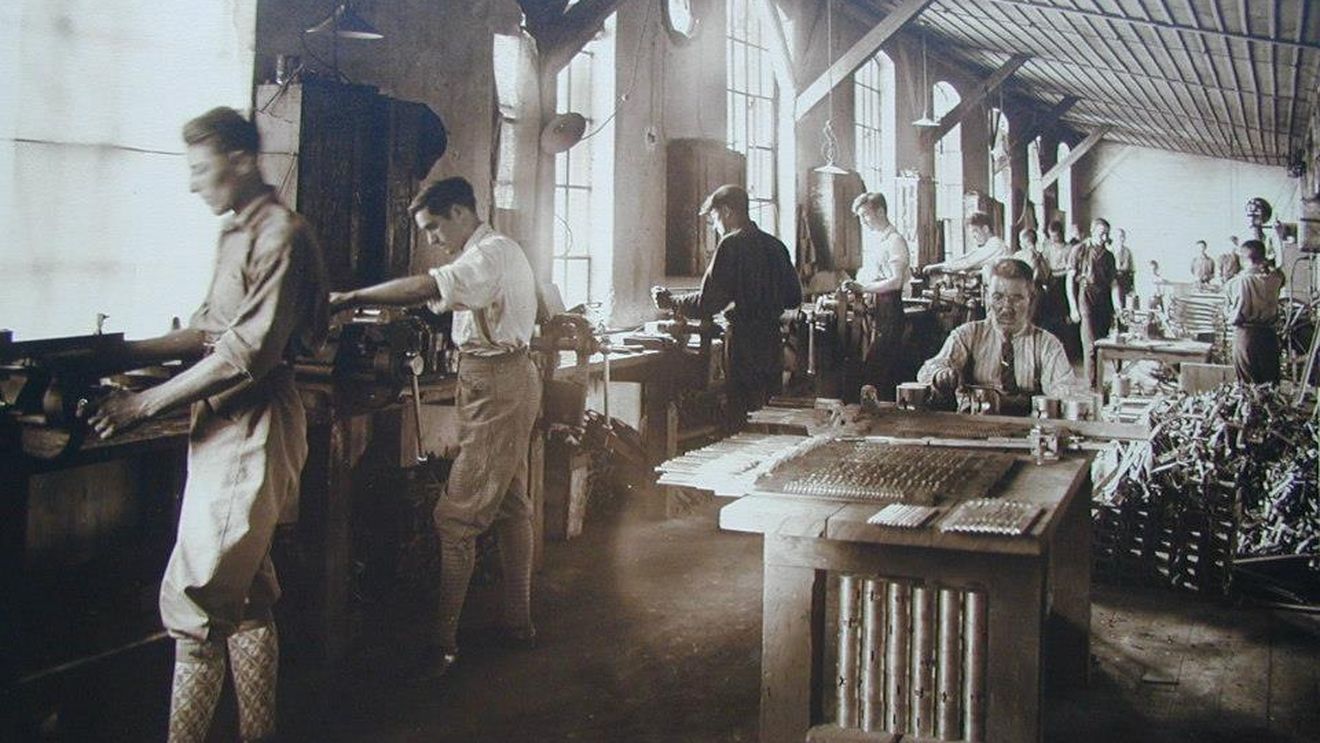 Turnul Sfatului: Povestea lui Viktor Hess, nepotul celui care a înființat Fabrica de cântare Hess (Balanța) / „În 1949 ne-a dat afară din casă directorul de la Fabrica Independența. Ne-a dat termen 24 de ore să plecăm”