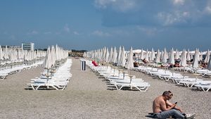 Plajele de pe litoral ar trebui închiriate pe un termen mai lung de timp, crede ministrul Turismului: "Eu cred în faptul că antreprenorii din România sunt maturi"