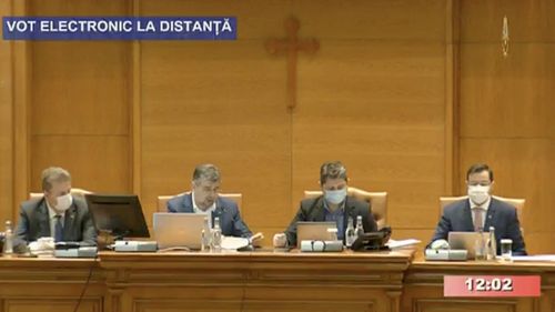 VIDEO Parlamentul, întrunit într-o ședinţă online, a încuviinţat cu unanimitate decretul președintelui Iohannis de instituire a stării de urgenţă pe teritoriul României / Dezbaterile au avut loc prin teleconferință