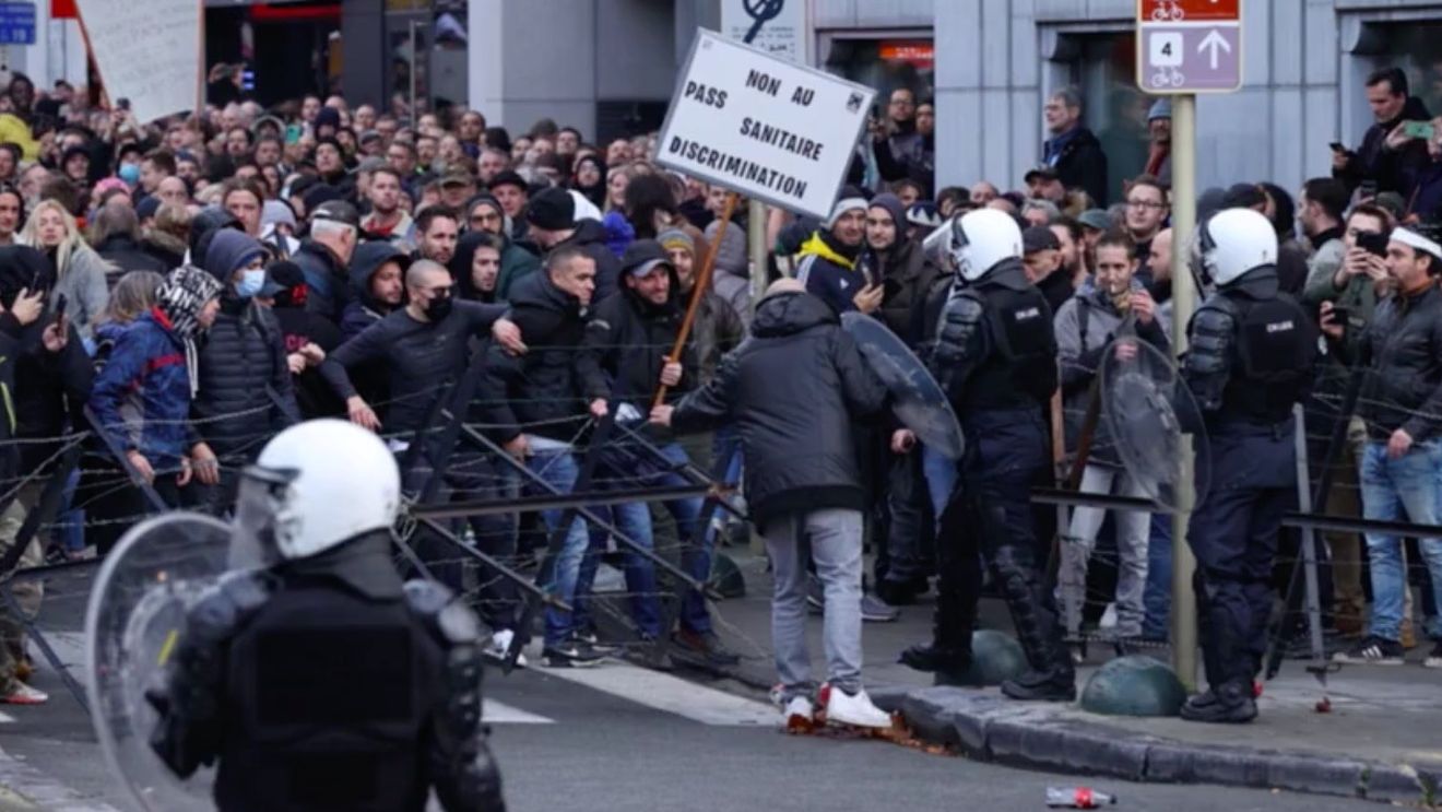 VIDEO Ciocniri între manifestanţi şi forţe de ordine, la protestul din Bruxelles