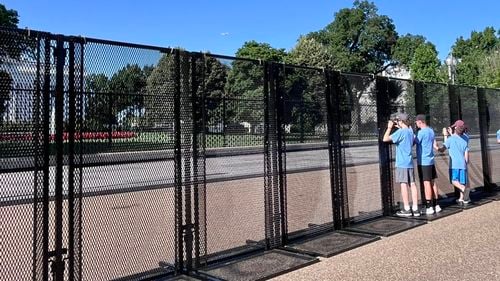 Manifestaţii pro-palestiniene aşteptate în acest weekend la Casa Albă / Au fost instalate garduri de protecţie