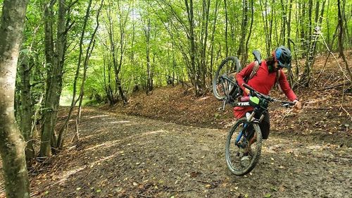 Pe toată Via Transilvanica, ziua 5. Cei care dau farmec potecii: Ilona, Attila și Laci, spre exemplu (Turnul Sfatului)