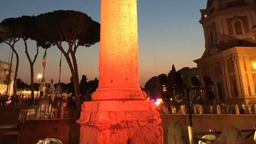 FOTO Columna lui Traian, iluminată în culorile tricolorului cu ocazia vizitei de stat a președintelui Iohannis în Italia