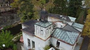  Vila împărătesei Sisi din Herculane riscă să fie distrusă. Hoții au furat acoperișul de cupru, iar apa roade tavanele