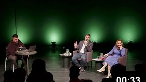 VIDEO LIVE Dezbatere electorală Lasconi - Simion la Micutzu / Marcel Ciolacu, Nicolae Ciucă și Mircea Geoană au refuzat invitația