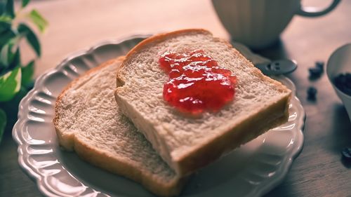 Vrei un metabolism mai rapid? Medicii spun că la micul dejun ar trebui să renunți la aceste alimente „cu calorii goale”