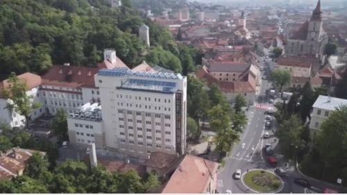 Corpul nou al Maternităţii Braşov ar putea fi funcţional luna viitoare, după ce lucrările au început în 2018 / Problemele la acoperiş au fost rezolvate după a patra încercare / Apa se infiltra în blocul operator