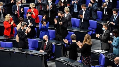 Era post-Merkel a început oficial / Social-democratul Olaf Scholz a fost votat de Bundestag în funcția de cancelar al Germaniei