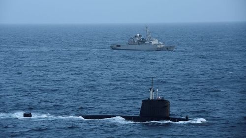 Submarinul rusesc Novorossiisk, capabil să lanseze rachete Kalibr, a ieşit la suprafaţă în largul coastei Franţei / A fost urmărit de o fregată a marinei franceze