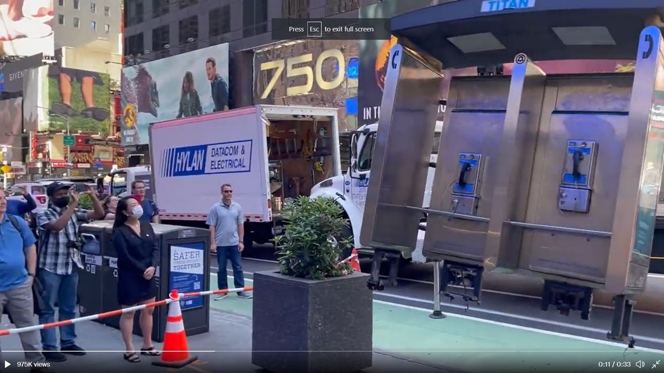 Sfârșit de epocă: Ultimele telefoane publice din New York au fost deconectate și demontate