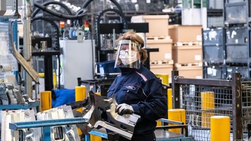 Ford reduce producția de camioane în SUA, din cauza deficitului de semiconductori