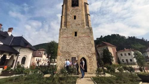 Turnul lui Ştefan cel Mare din Piatra Neamț nu a suferit modificări la structură din cauza trăsnetului / Instalaţia electrică din interior a fost avariată în totalitate / Turnul a fost terminat de zidit pe 28 octombrie 1499