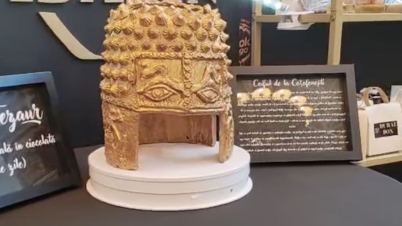VIDEO Coiful de la Coțofenești, refăcut din ciocolată / Poate fi văzut la Festivalul Ciocolatei de la Iași