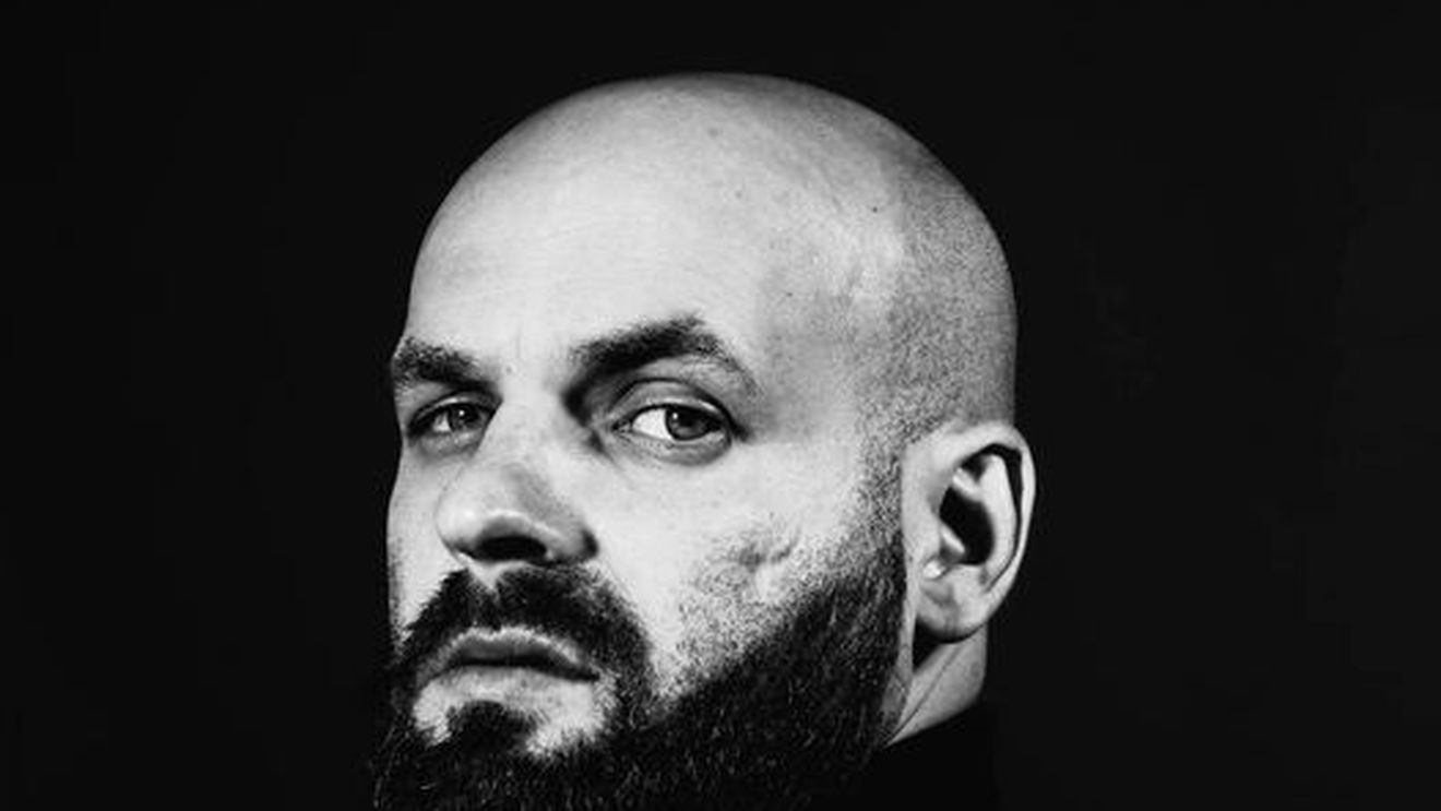 UPDATE Rapperul Nosfe a fost găsit mort în sufragerie de către soție/ Artistul nu prezenta urme de violență/ Polițiștii au deschis dosar penal pentru ucidere din culpă/ Artistul din Șatra Benz avea doar 37 de ani