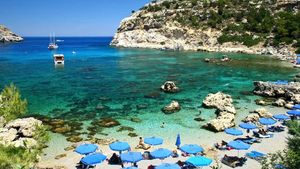 Ministrul Economiei: Din 15 iunie, turiștii români care se întorc din Grecia, Bulgaria și Austria nu vor mai fi obligați să stea 14 zile în izolare
