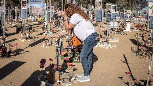 Armistițiul dintre Israel și Hamas continuă, eliberarea ostaticilor și deținuților palestinieni este programată luni