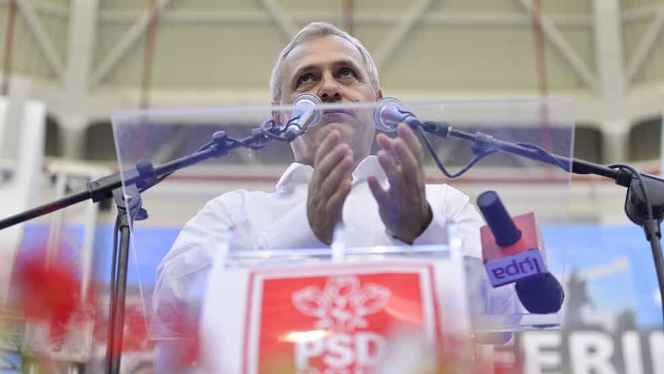 FOTO Mesaj „special” pentru Dragnea de la cei care-i montează scena pentru mitingul de la Iaşi
