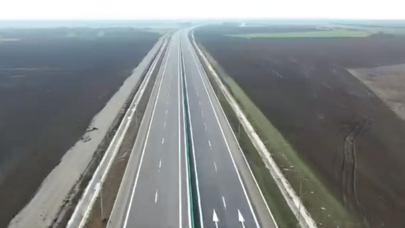 VIDEO CNAIR anunţă că în martie se deschide circulaţia pe DEx16, segmentul de 18,96 km care leagă centura Oradea de Autostrada Transilvania / Proiectul a fost finanțat din fonduri europene şi a avut o valoare de 545,9 milioane lei, fără TVA