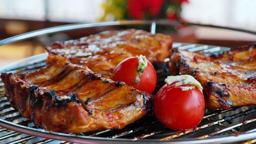 Producători: Înainte de sărbători, prețul la carnea de porc s-ar putea dubla / Un kilogram ar ajunge și la 60 de lei / ”Piața cere și prețul crește”