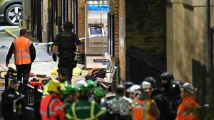 BREAKING Zece persoane rănite în urma unui atac cu cuțitul într-un tren din Marea Britanie / Doi bărbați au fost arestați / Poliția britanică a declarat că nu a fost atac terorist/ Mărturii cutremurătoare ale pasagerilor