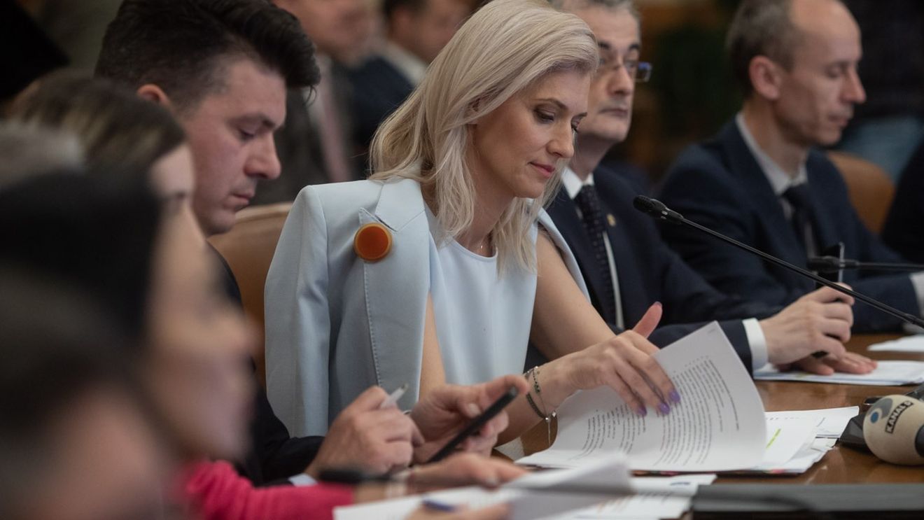 Gorghiu, întrebată dacă poate garanta că magistraţii nu vor ataca la CCR legea pensiilor speciale: Nu pot garanta nimic, pot doar să îmi doresc