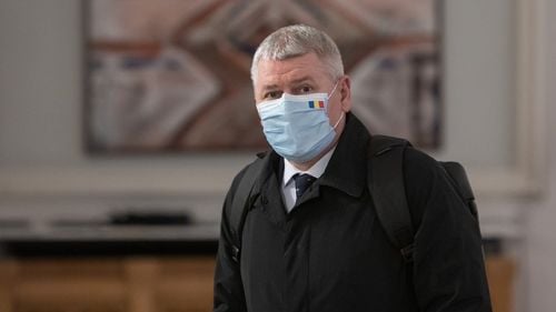 Libertatea: „Domnul Florin Roman nu a urmat cursurile și nu a luat licență la noi”, spune rectorul Babeș-Bolyai. Ministrul Cercetării pretinde în CV că a fost student la UBB și că e „licențiat” aici / Rectorul cere „corectarea rapidă a CV-ului și explicații”