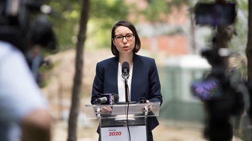 Ana Ciceală şi-a lansat candidatura la Primăria Capitalei, susţinută de partidele SENS şi URS.PDF