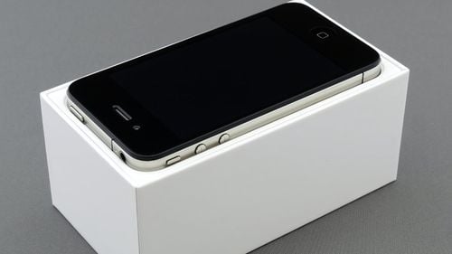 "Sfântul Graal" al telefoanelor iPhone: Un model din 2007 s-a vândut la licitație cu 190.000 de dolari