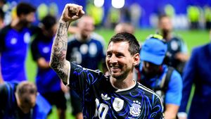 Acum 19 ani, Messi era fotografiat ținând în brațe un bebeluș - Duminică, Lamine Yamal îi va fi adversar în finala Cupei Mondiale