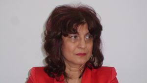 Presedintele PSD Bacau, Dragoş Benea, susține că Elena Hărătău - care a votat Guvernul Orban - nu merită să fie dată afară