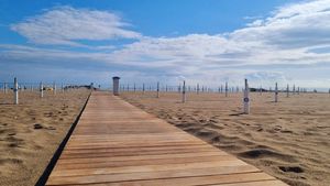FOTO Litoralul italian în pre-sezon: prețuri mici, plaje libere, vreme capricioasă / Toate serviciile sunt active, deși turiștii lipsesc aproape cu desăvârșire