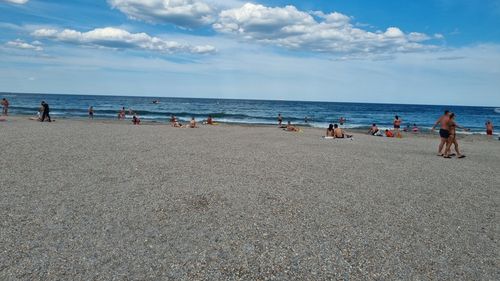 Luptă între operatori și primării pentru plajele de la Marea Neagră / ”Marea majoritate a românilor se duc spre Bulgaria și Grecia din cauza acestor chirii exorbitante”