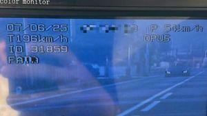 Andrew Tate, surprins cu 196 km/h într-o localitate din Vâlcea (surse)