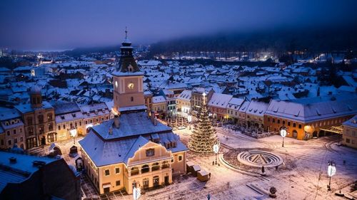 Mai mulţi locuitori din Braşov cer aleşilor locali să voteze un regulament care limitează dezvoltarea cartierelor rezidenţiale pe dealurile din jurul oraşului