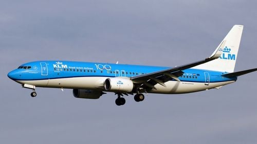 O tânără a născut pe neaşteptate la bordul unui zbor al companiei KLM, spre Amsterdam