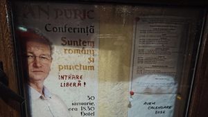 FOTO Pro-rusul Dan Puric, asociat cu partidul extremist AUR, este promovat la biserici din Suceava, județul cu cel mai mare electorat al partidelor extremiste / Arhiepiscopia se dezice de afișe și spune că au fost lipite fără știrea preoților