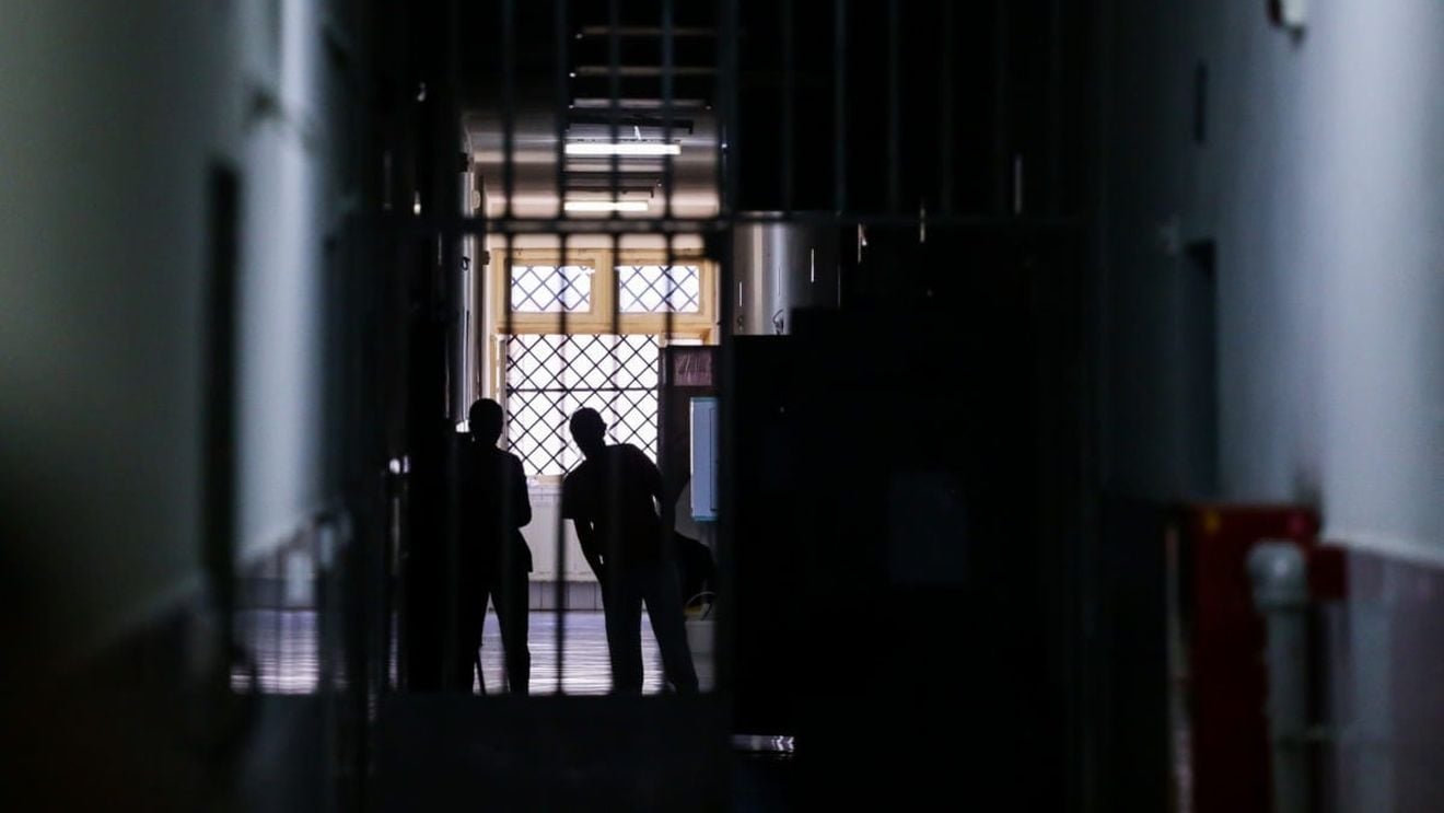 SURSE Un deținut de la Penitenciarul Gherla ar fi fost ucis în închisoare / Bărbatul a fost găsit spânzurat, cu urme de violență, în baia unei camere / Procurorii au deschis un dosar pentru omor