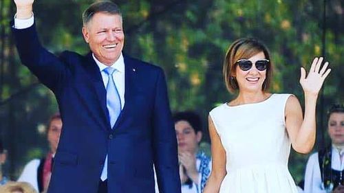 Soții Iohannis au fost somați să-și plătească datoriile la bugetul local, la finalul lui 2025 / Primăria Sibiu: Cei doi apar pe o listă a datornicilor, însă e veche (Turnul Sfatului)