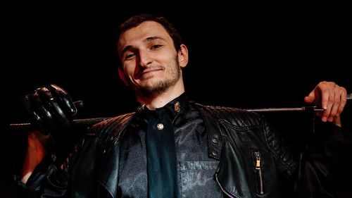 Richard III cu crosa de golf: piesă de teatru pusă în scenă de regizorul Eugen Gyemant