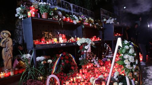 Mii de oameni au comemorat tragedia Colectiv în toată țara: Au ars frați și surori, copii și părinți, prieteni și necunoscuți și, odată cu ei, vălul care acoperea mizeria din spitale și corupția din administrația românească