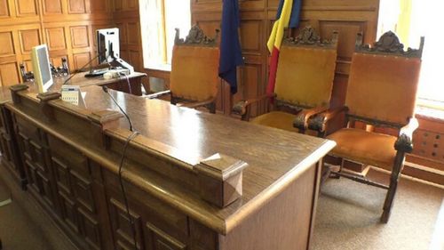 Răsturnare de situație în cazul asistentei care ajuta șoferii cu alcoolemie depistați în trafic. Curtea de Apel a achitat-o