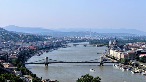 Atenţionare de călătorie transmisă de MAE: Restricţii de circulaţie în Ungaria din cauza inundațiilor / Se aşteaptă creşterea semificativă a debitului apelor Dunării