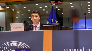 VIDEO Dragoș Tudorache despre raportul Matic din Parlamentul European: E despre drepturile femeilor, despre politicile de sănătate publică. Din păcate, toată discuția s-a concentrat pe prostia cu bărbații care nasc