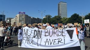 Edupedu.ro: Peste 44.000 de studenți pierd bursele, iar impactul asupra deficitului bugetar este de doar 0,2%, arată o analiză pe ultimii 10 ani a ANOSR / Alianța organizațiilor studențești cere Guvernului burse acordate 12 luni pe an, majorarea fondului și reincluderea studenților de la taxă