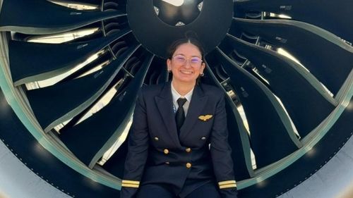 Cel mai tânăr pilot din Italia are 24 de ani / Linda Calistri: „Doar italienii mă pun la îndoială” / ”Să petreci 15 ore în cabină nu este chiar atât de distractiv”