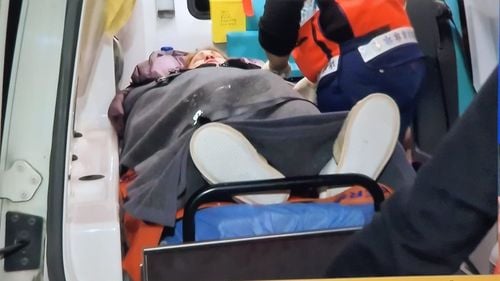 FOTO Pacienții de la Foișor, mutați vineri noapte în alte unități medicale după ce instituția de Ortopedie a devenit spital COVID-19/ Arafat: Contează orice oră/ Rafila: Corpul medical de la Foișor a fost ignorat. Este periculos pentru că nu țin cont de starea pacienților