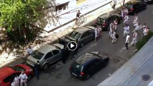 UPDATE Scandalul flash mob-ului susținut de copii și tineri, printre mașini: Ministerul Tineretului a retras de pe Facebook filmulețul