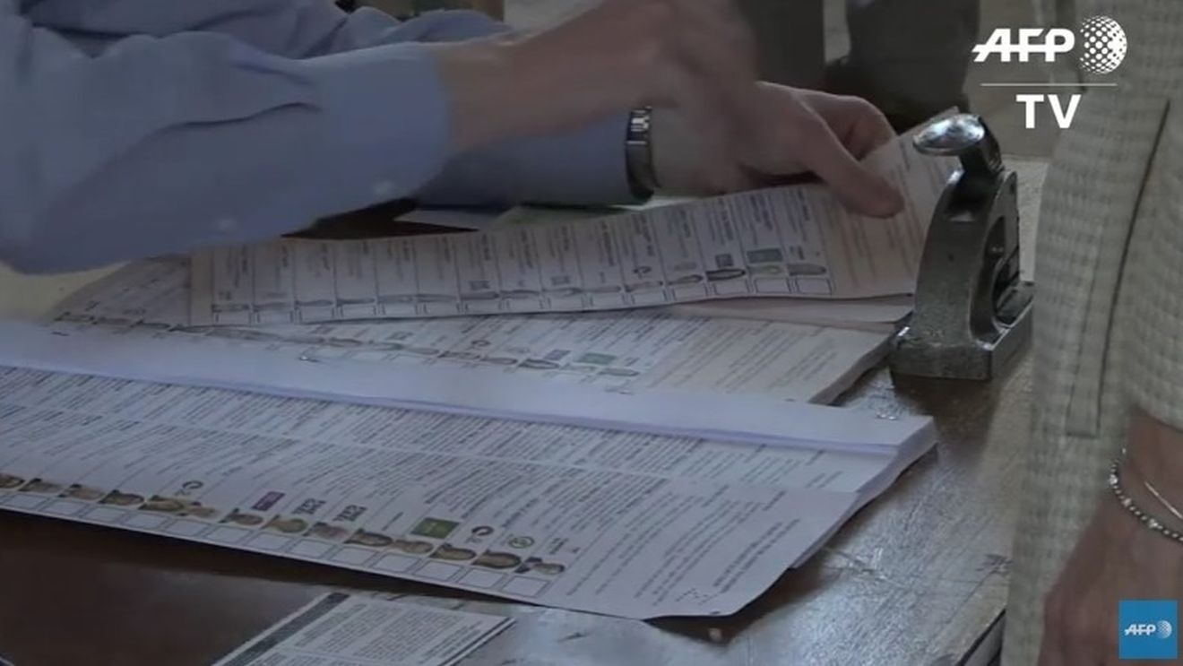 VIDEO Irlanda: Buletinele de vot tipărite pe bucăți de hârtie de jumătate de metru cauzează încetinirea procesului electoral