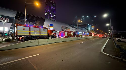 Incendiu la Promenada Mall în Capitală / Oamenii din incinta complexului comercial au fost evacuați
