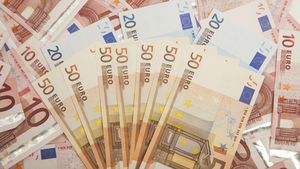 Băncile din Grecia renunţă la comisioanele pentru retragerile de numerar de la ATM-uri